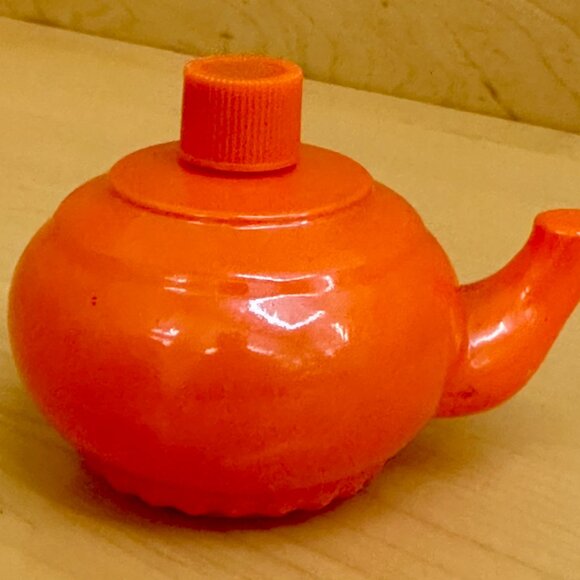 vintage Avon "Little Dutch Kettle" bath foam soap bottle - Picture 2 of 6